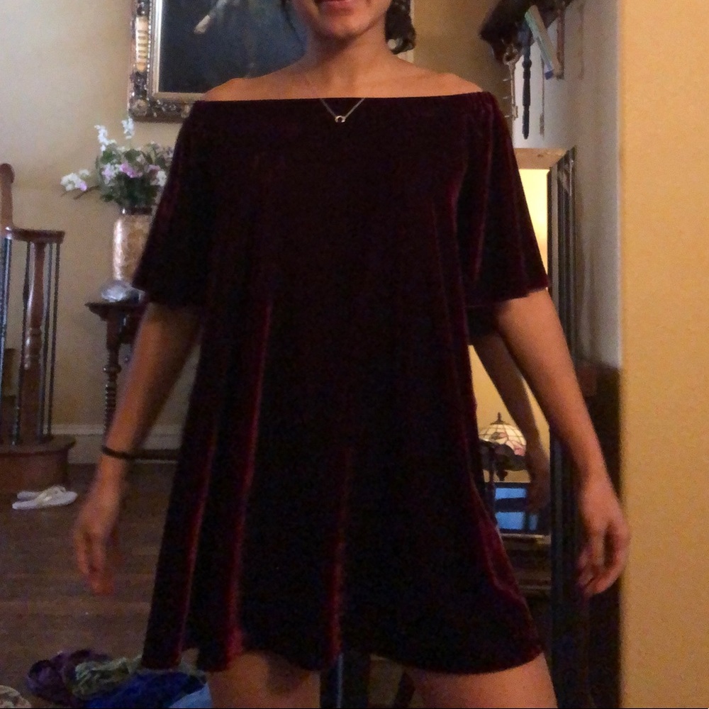 Gianni Bini Flowy Maroon Velvet Dress